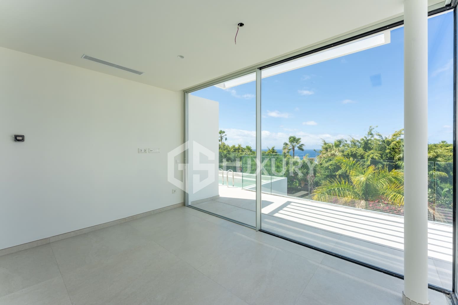 4 bedroom Villa for sale in Adeje with pool garage - € 1,980,000 (Ref: 9700045)