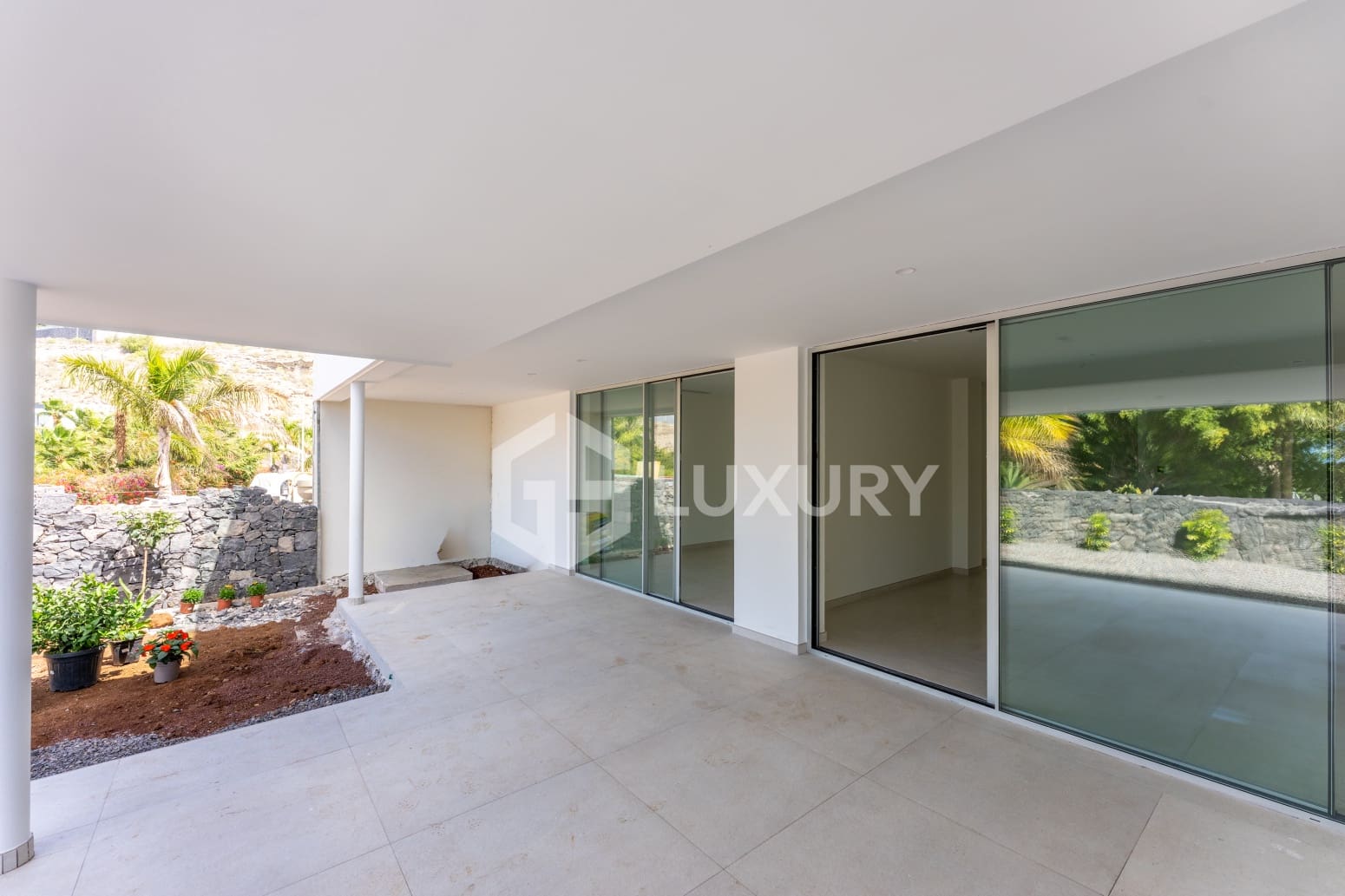 4 bedroom Villa for sale in Adeje with pool garage - € 1,980,000 (Ref: 9700045)