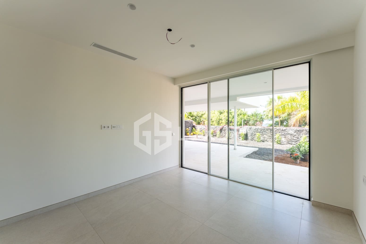 4 bedroom Villa for sale in Adeje with pool garage - € 1,980,000 (Ref: 9700045)