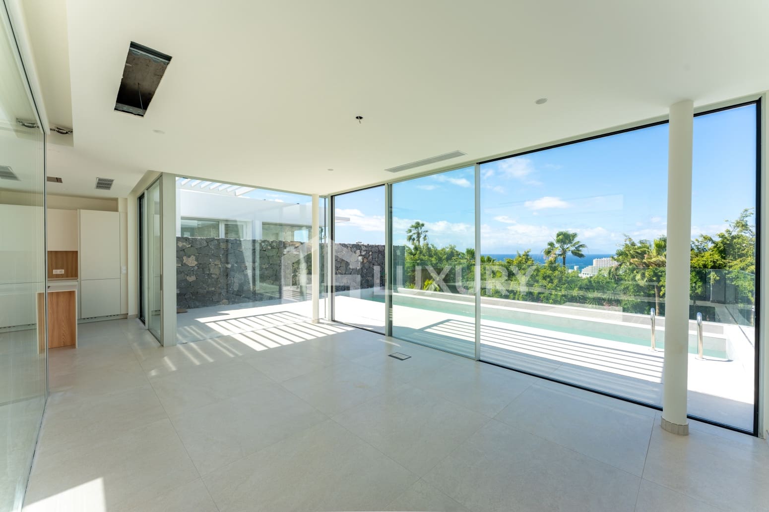 4 bedroom Villa for sale in Adeje with pool garage - € 1,980,000 (Ref: 9700045)