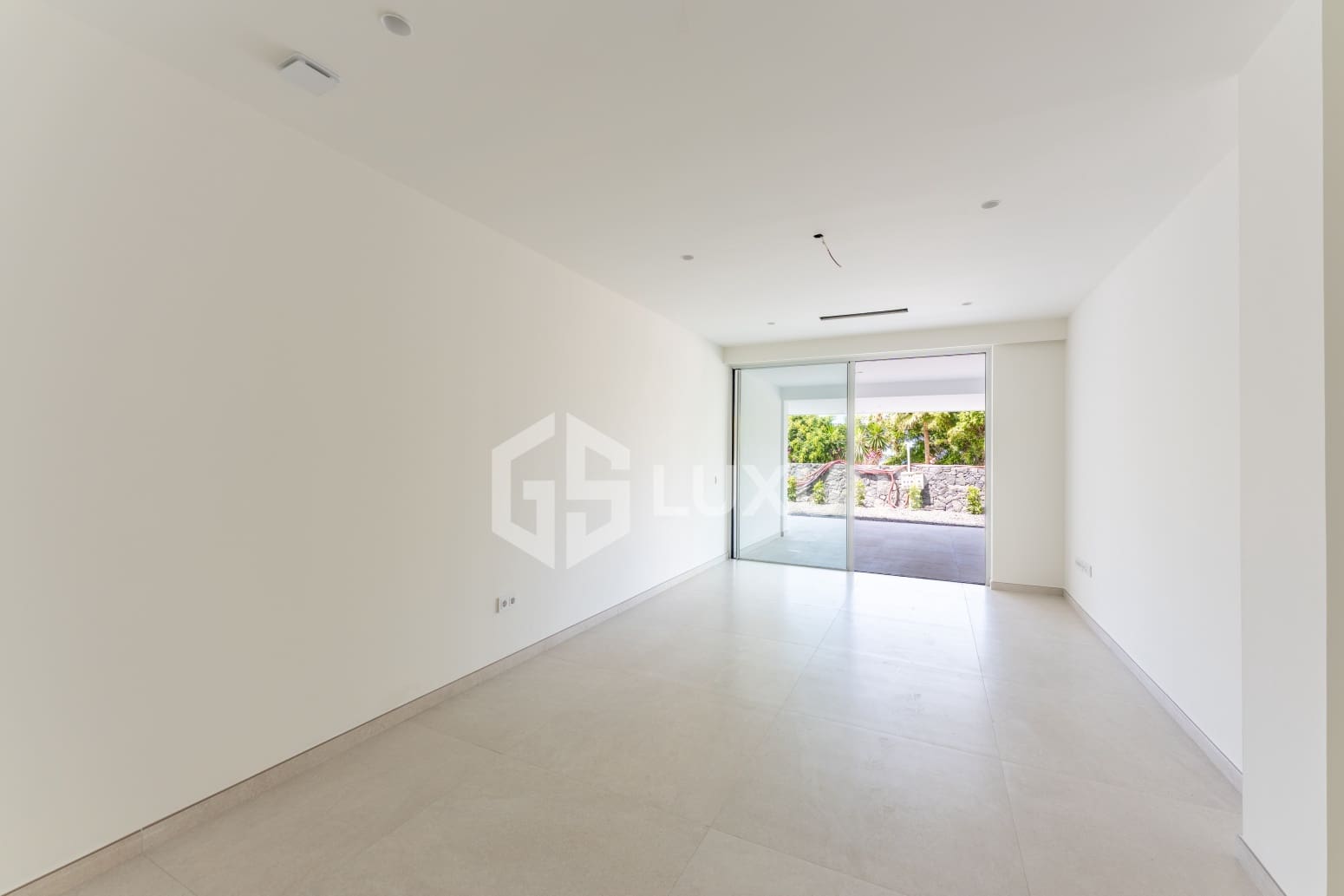 4 bedroom Villa for sale in Adeje with pool garage - € 1,980,000 (Ref: 9700045)