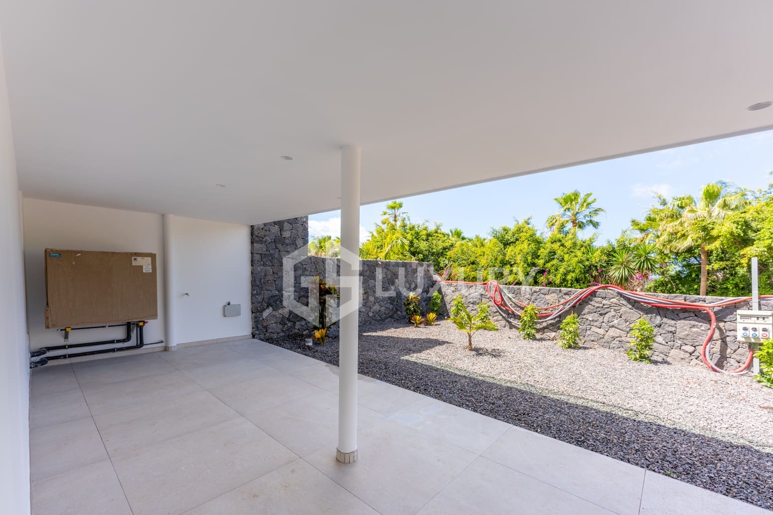 4 bedroom Villa for sale in Adeje with pool garage - € 1,980,000 (Ref: 9700045)