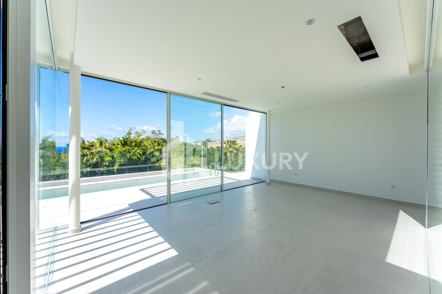 4 bedroom Villa for sale in Adeje with pool garage - € 1,980,000 (Ref: 9700045)