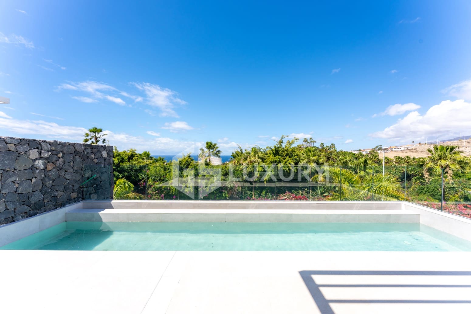 4 bedroom Villa for sale in Adeje with pool garage - € 1,980,000 (Ref: 9700045)