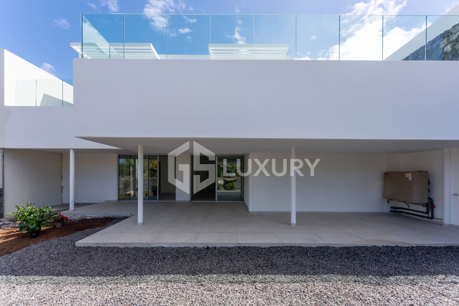 4 bedroom Villa for sale in Adeje with pool garage - € 1,980,000 (Ref: 9700045)