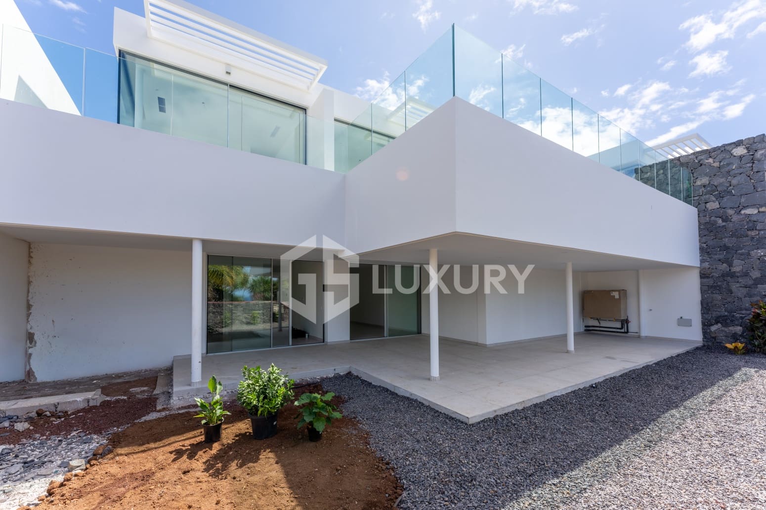 4 bedroom Villa for sale in Adeje with pool garage - € 1,980,000 (Ref: 9700045)