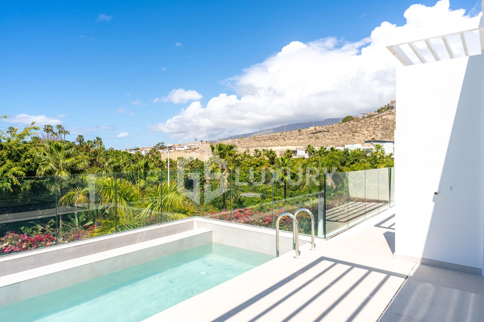 4 bedroom Villa for sale in Adeje with pool garage - € 1,980,000 (Ref: 9700045)