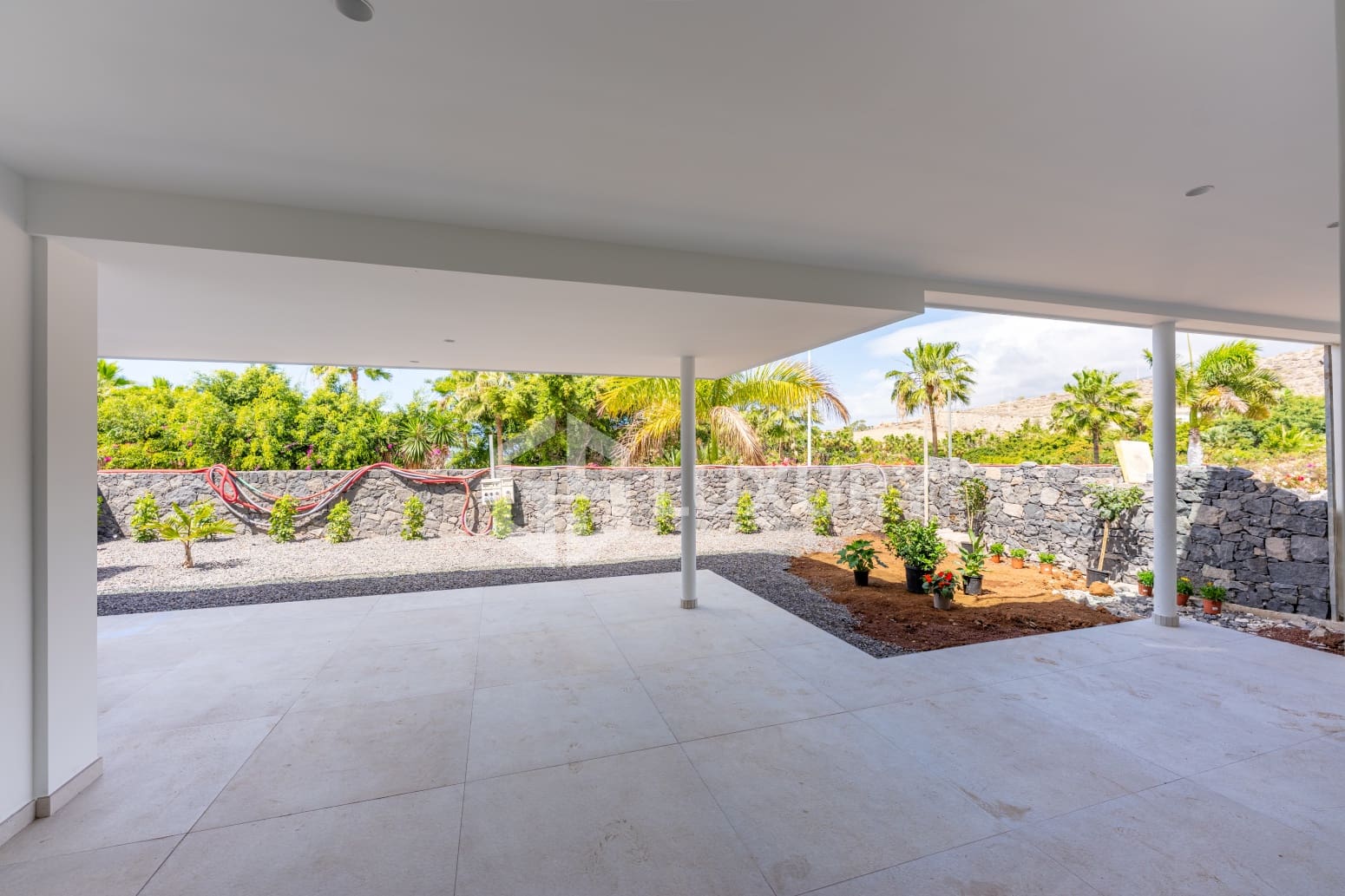 4 bedroom Villa for sale in Adeje with pool garage - € 1,980,000 (Ref: 9700045)