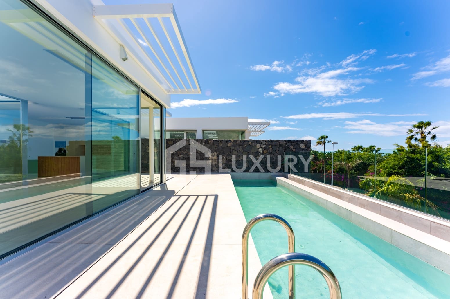 4 bedroom Villa for sale in Adeje with pool garage - € 1,980,000 (Ref: 9700045)