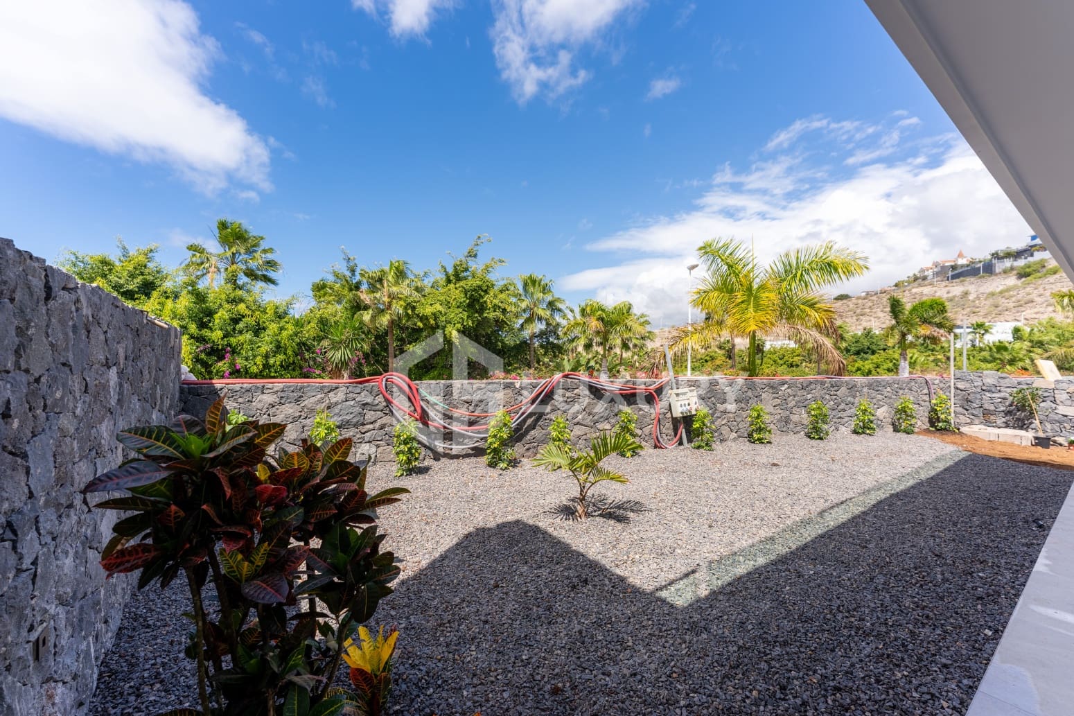 4 bedroom Villa for sale in Adeje with pool garage - € 1,980,000 (Ref: 9700045)