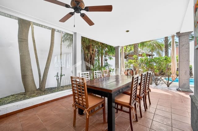 5 sypialnia Willa na sprzedaż w Los Cristianos, Arona z garażem - 1 790 000 € (Ref: 9708032)