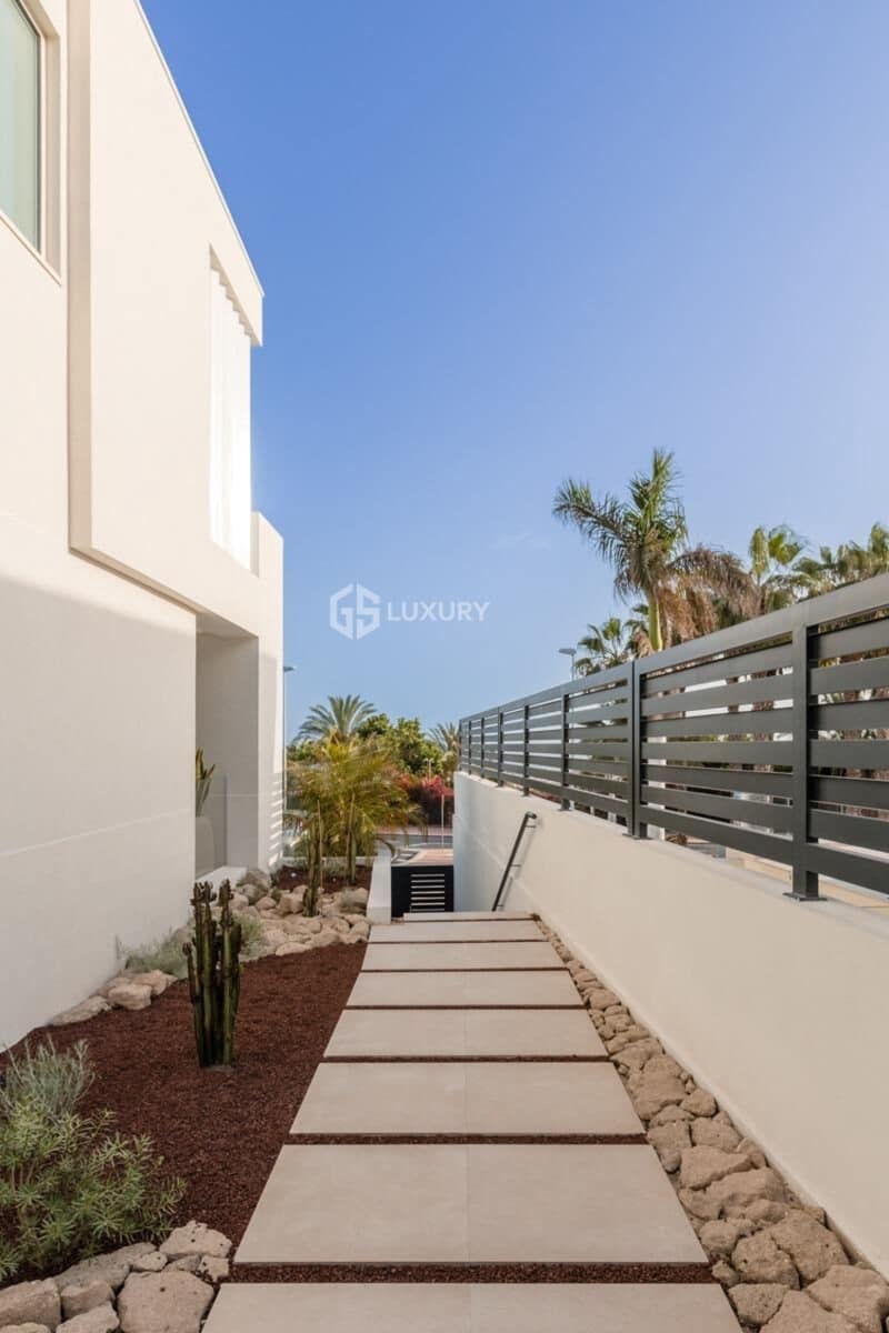 3 bedroom Villa for sale in Adeje with garage - € 1,912,900 (Ref: 9708033)