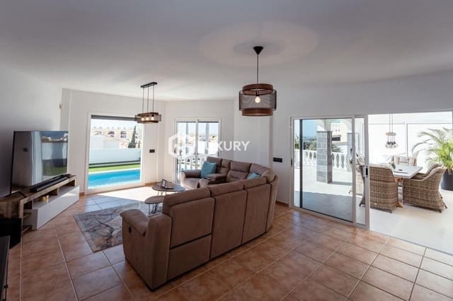 5 makuuhuone Huvila myytävänä paikassa Playa de Fañabé Alto, Adeje mukana 
autotalli - 1 850 000 € (Ref: 9708034)