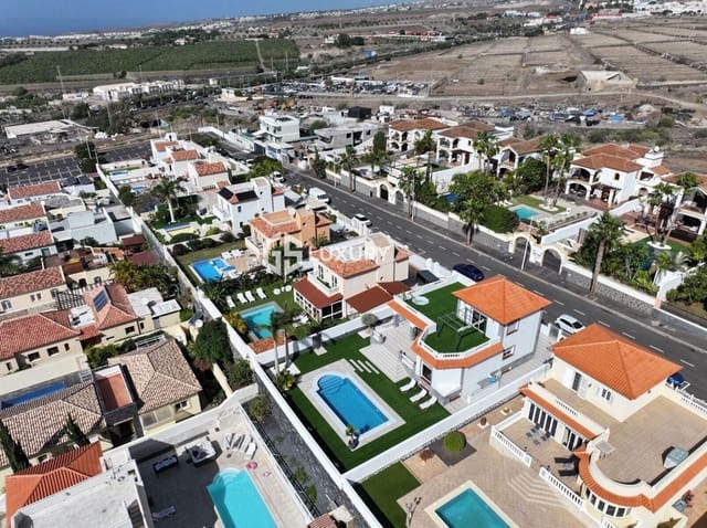 5 Zimmer Villa zu verkaufen in Playa de Fañabé Alto, Adeje mit Garage - 1.850.000 € (Ref: 9708034)