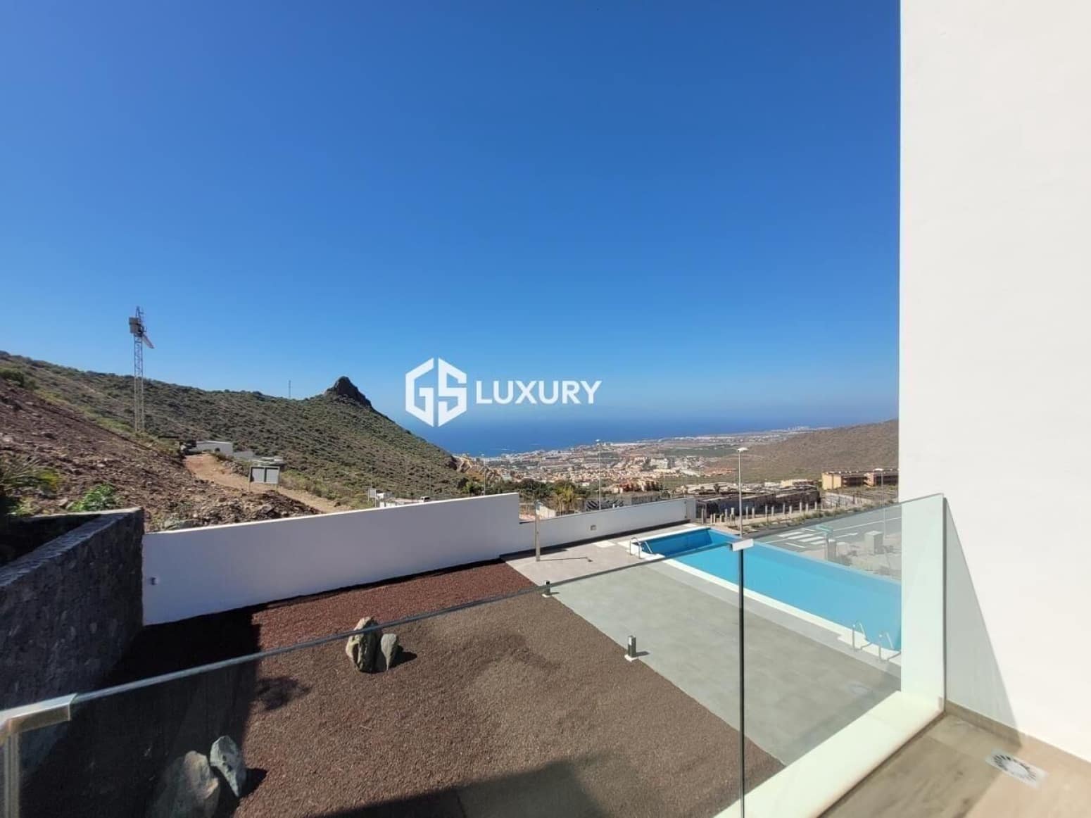 4 slaapkamer Villa te koop in Adeje met garage - € 1.950.000 (Ref: 9708035)