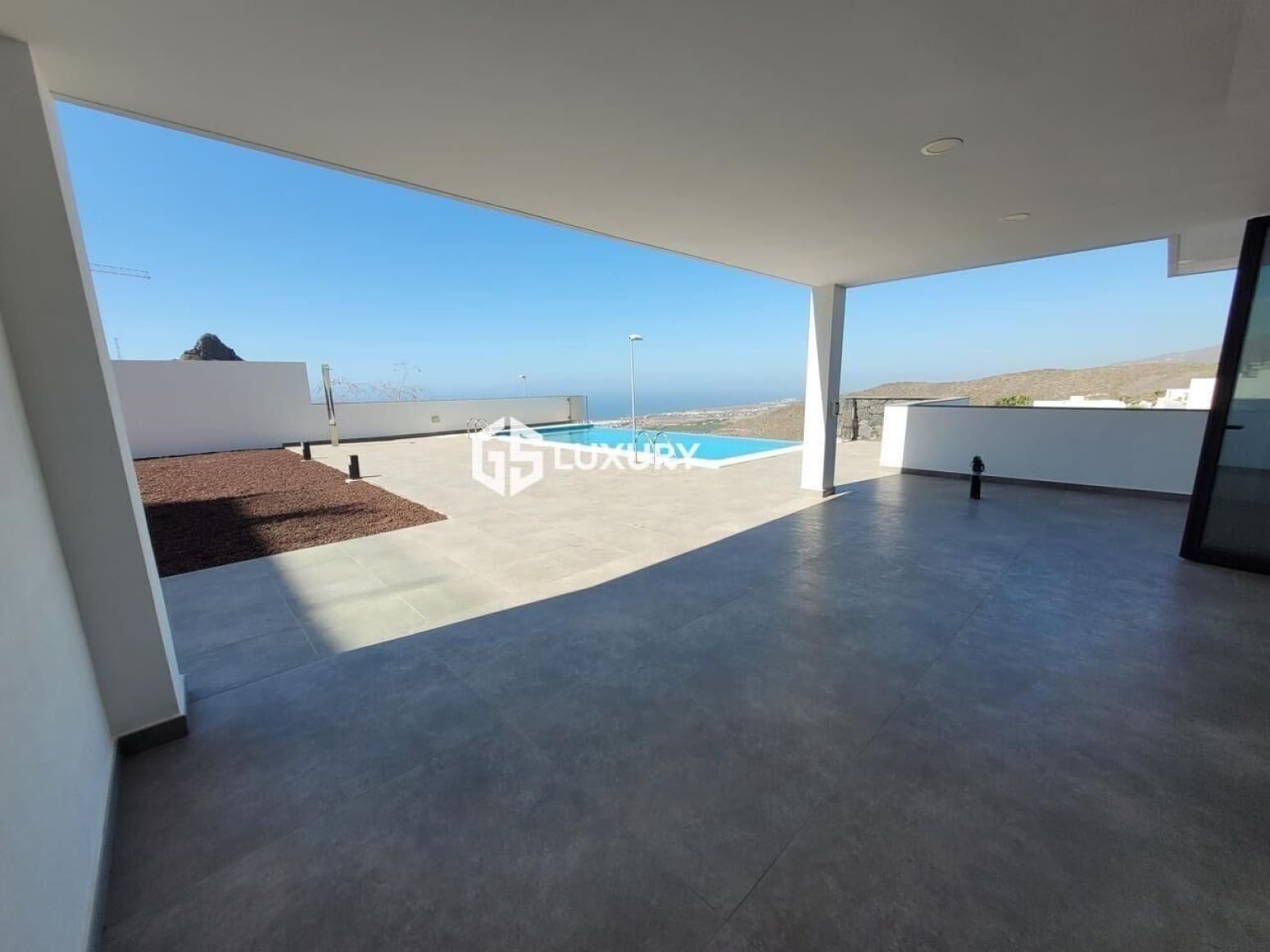 4 slaapkamer Villa te koop in Adeje met garage - € 1.950.000 (Ref: 9708035)