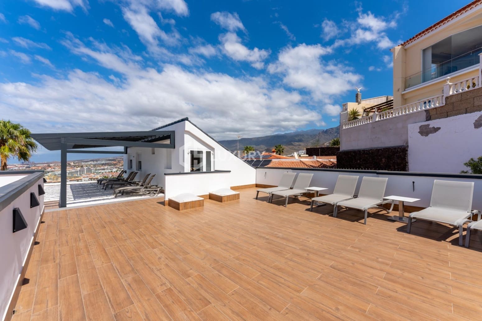 Chalet de 7 habitaciones en Adeje en venta con garaje - 1.995.000 € (Ref: 9708036)