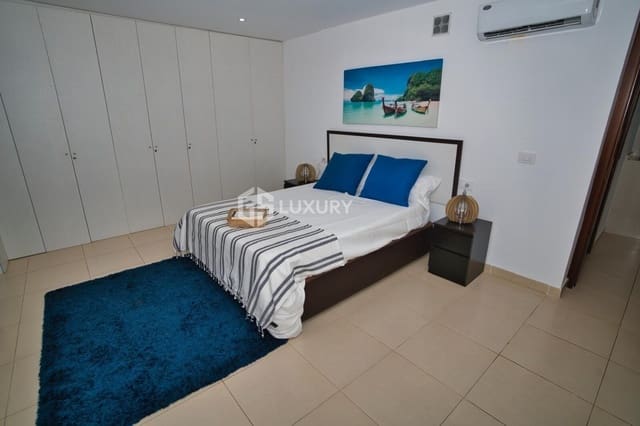 4 camera da letto Villa da affittare in San Eugenio Alto, Adeje con piscina garage - 8.000 € (Rif: 9708037)