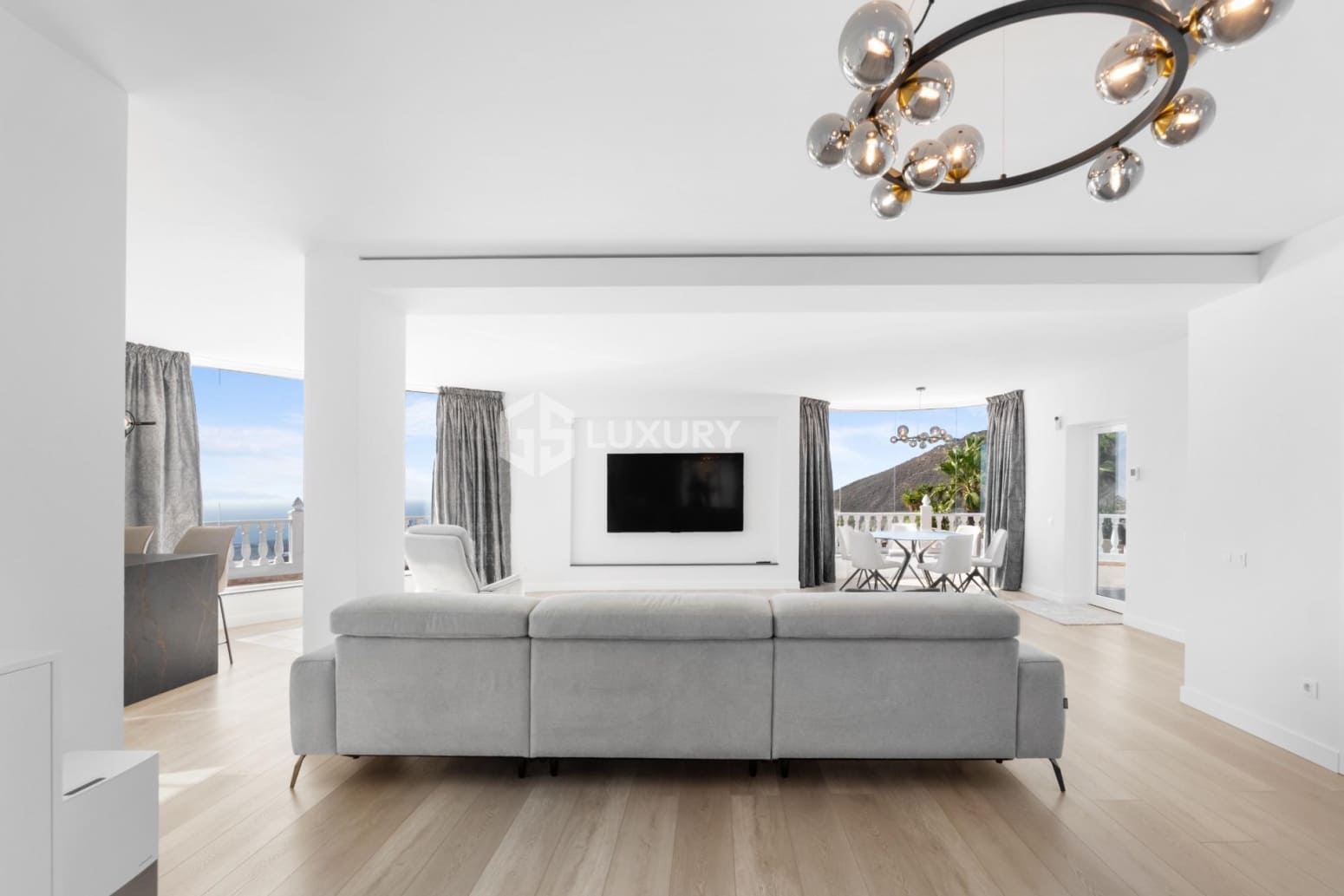 5 bedroom Villa for sale in San Miguel de Abona with garage - € 1,950,000 (Ref: 9708038)