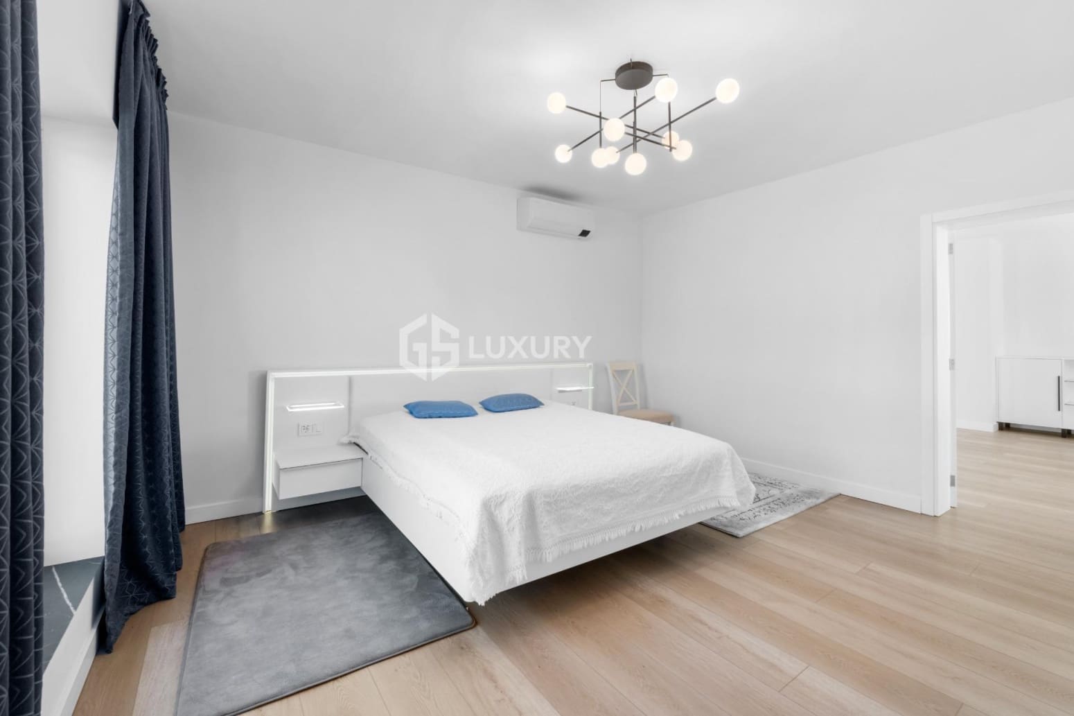 5 bedroom Villa for sale in San Miguel de Abona with garage - € 1,950,000 (Ref: 9708038)