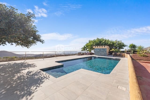 5 bedroom Villa for sale in El Roque, San Miguel de Abona with garage - € 1,950,000 (Ref: 9708038)