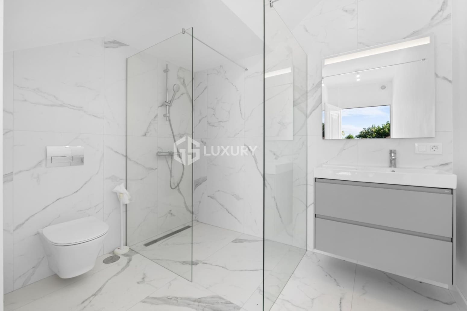 5 bedroom Villa for sale in San Miguel de Abona with garage - € 1,950,000 (Ref: 9708038)