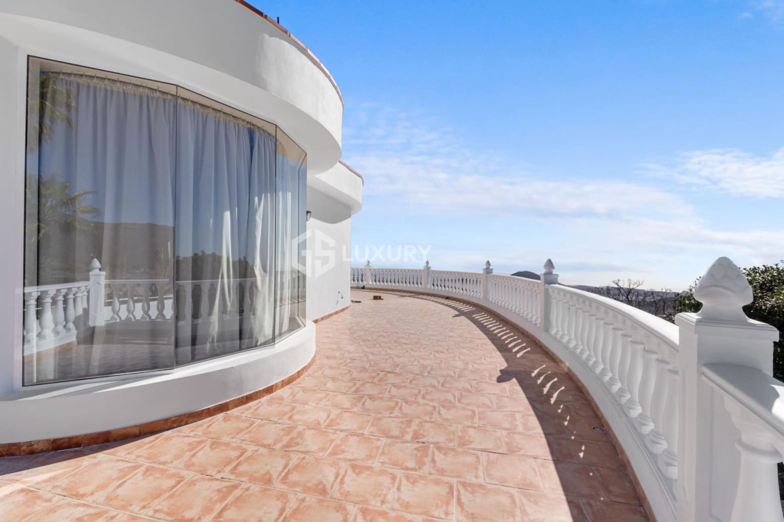 5 bedroom Villa for sale in San Miguel de Abona with garage - € 1,950,000 (Ref: 9708038)