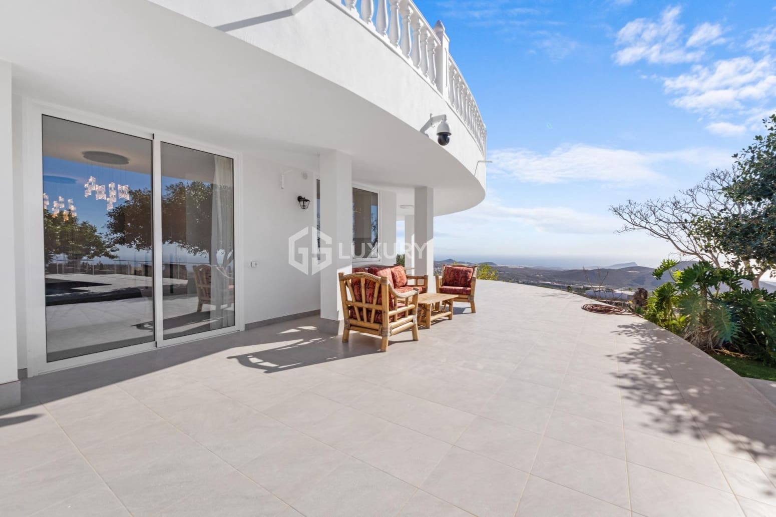 5 bedroom Villa for sale in San Miguel de Abona with garage - € 1,950,000 (Ref: 9708038)