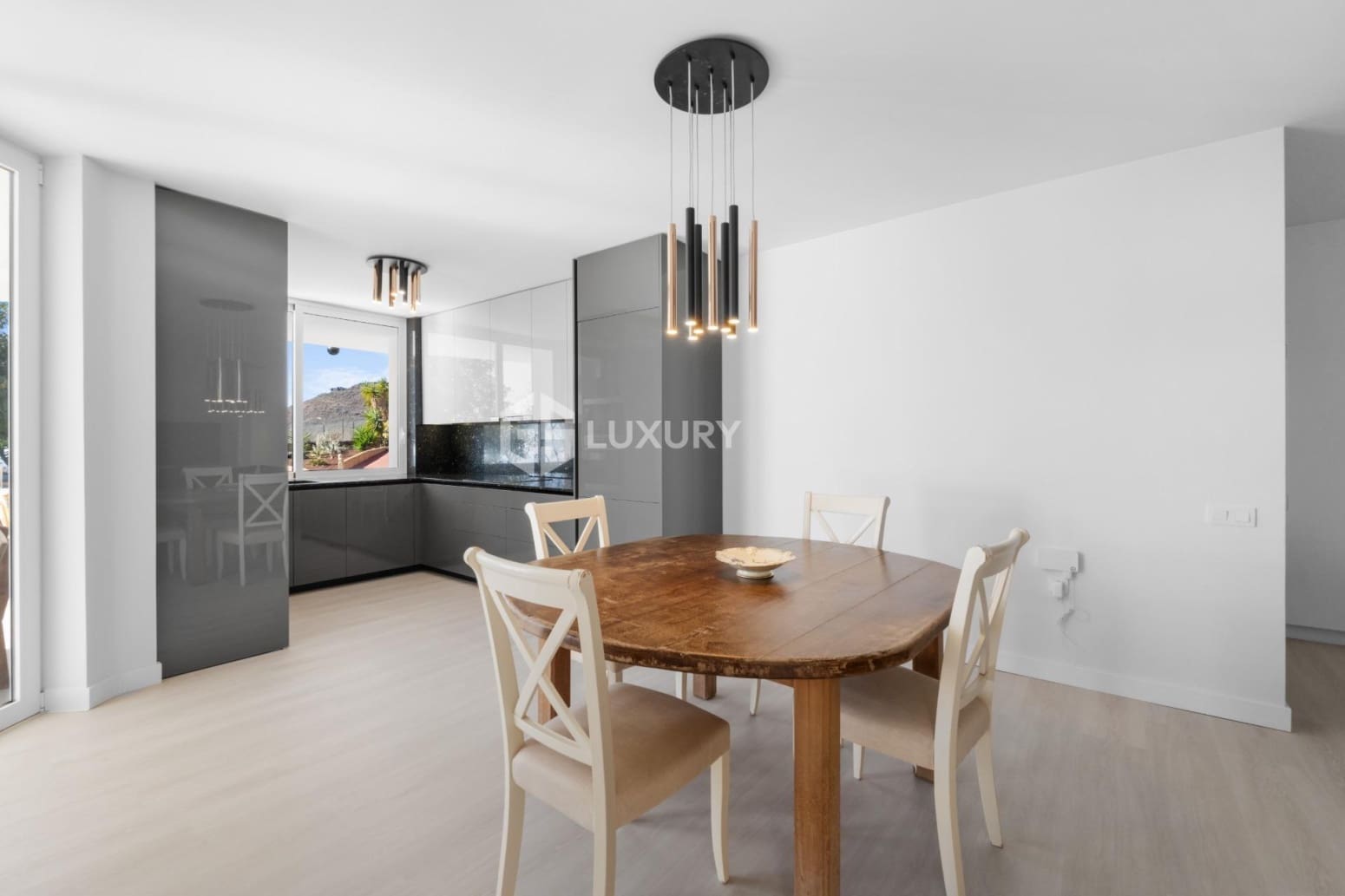 5 bedroom Villa for sale in San Miguel de Abona with garage - € 1,950,000 (Ref: 9708038)