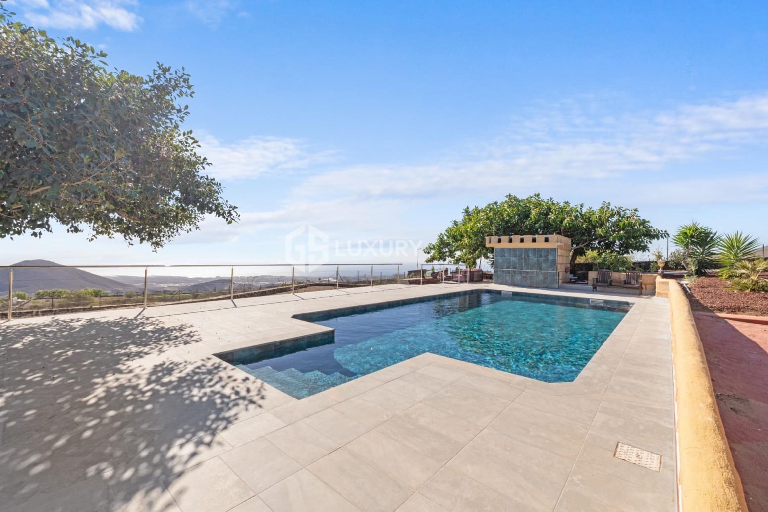 5 bedroom Villa for sale in San Miguel de Abona with garage - € 1,950,000 (Ref: 9708038)