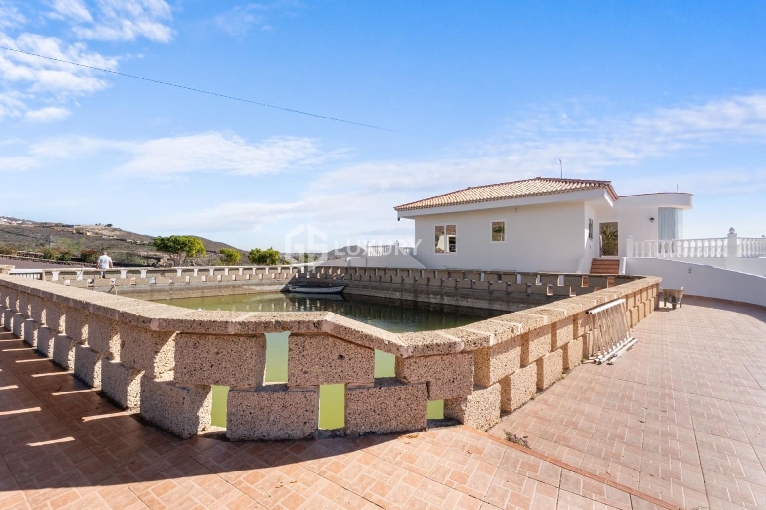 5 bedroom Villa for sale in San Miguel de Abona with garage - € 1,950,000 (Ref: 9708038)