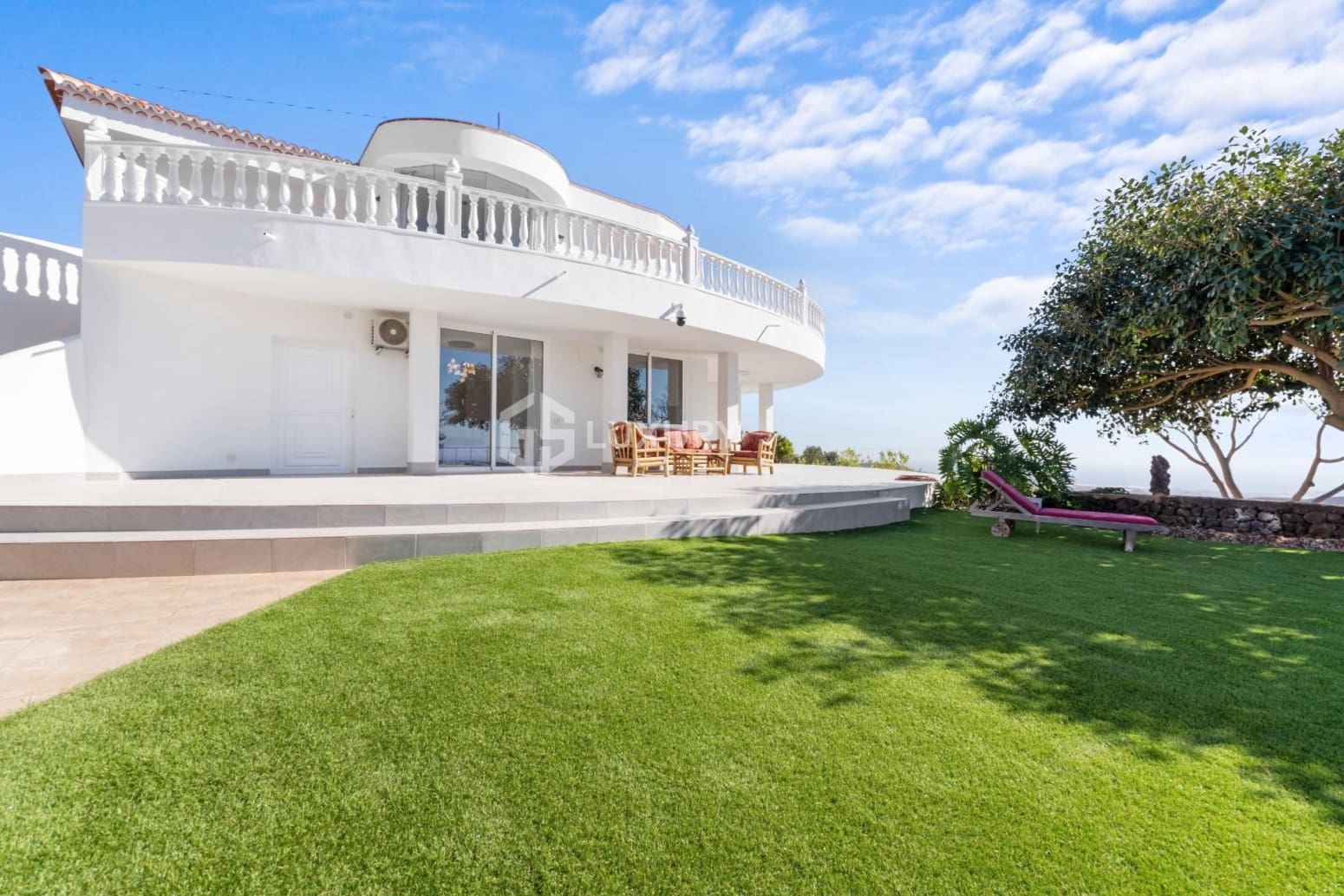 5 bedroom Villa for sale in San Miguel de Abona with garage - € 1,950,000 (Ref: 9708038)