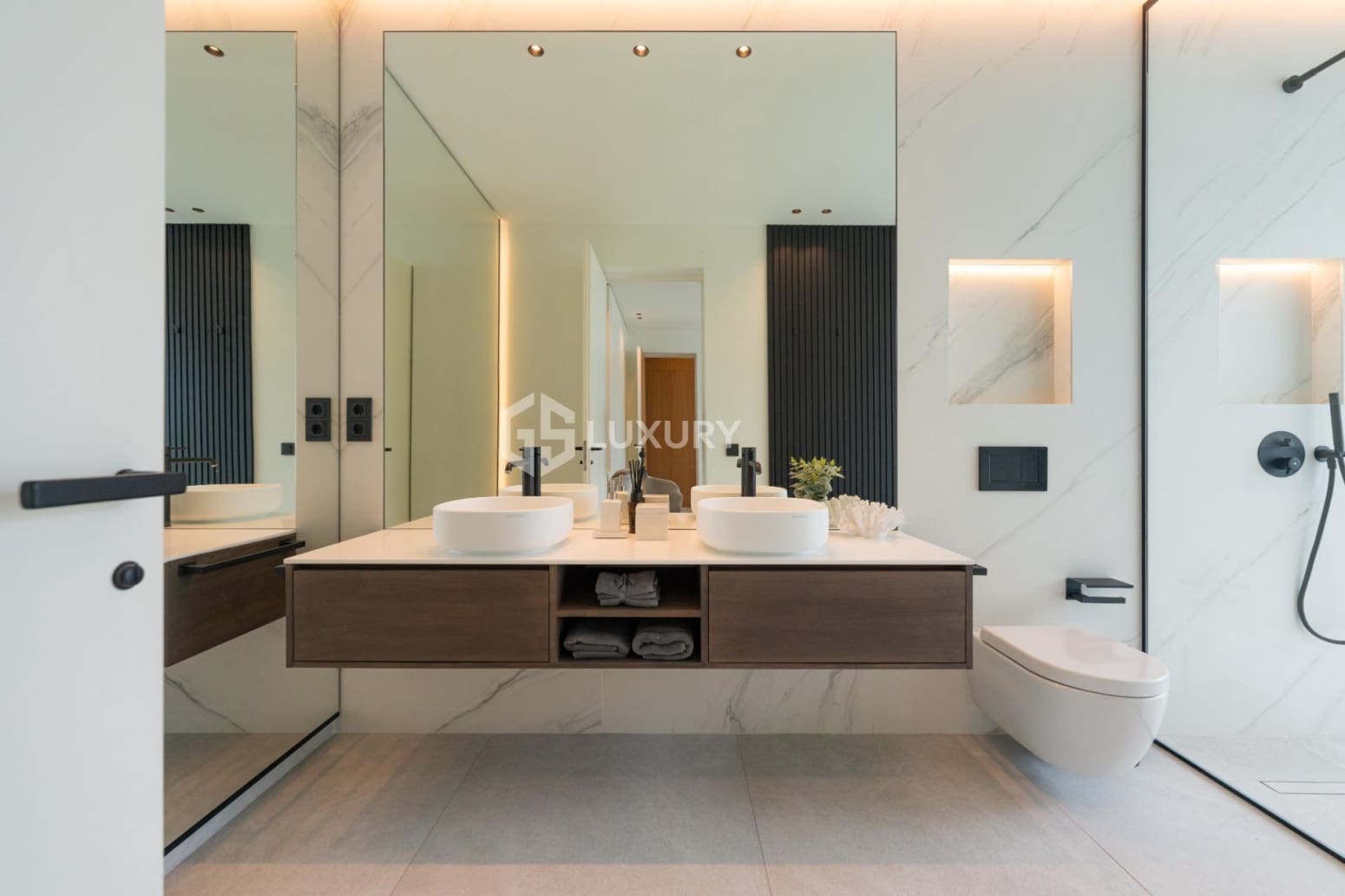 4 slaapkamer Villa te koop in Guia de Isora met garage - € 4.290.000 (Ref: 9730531)