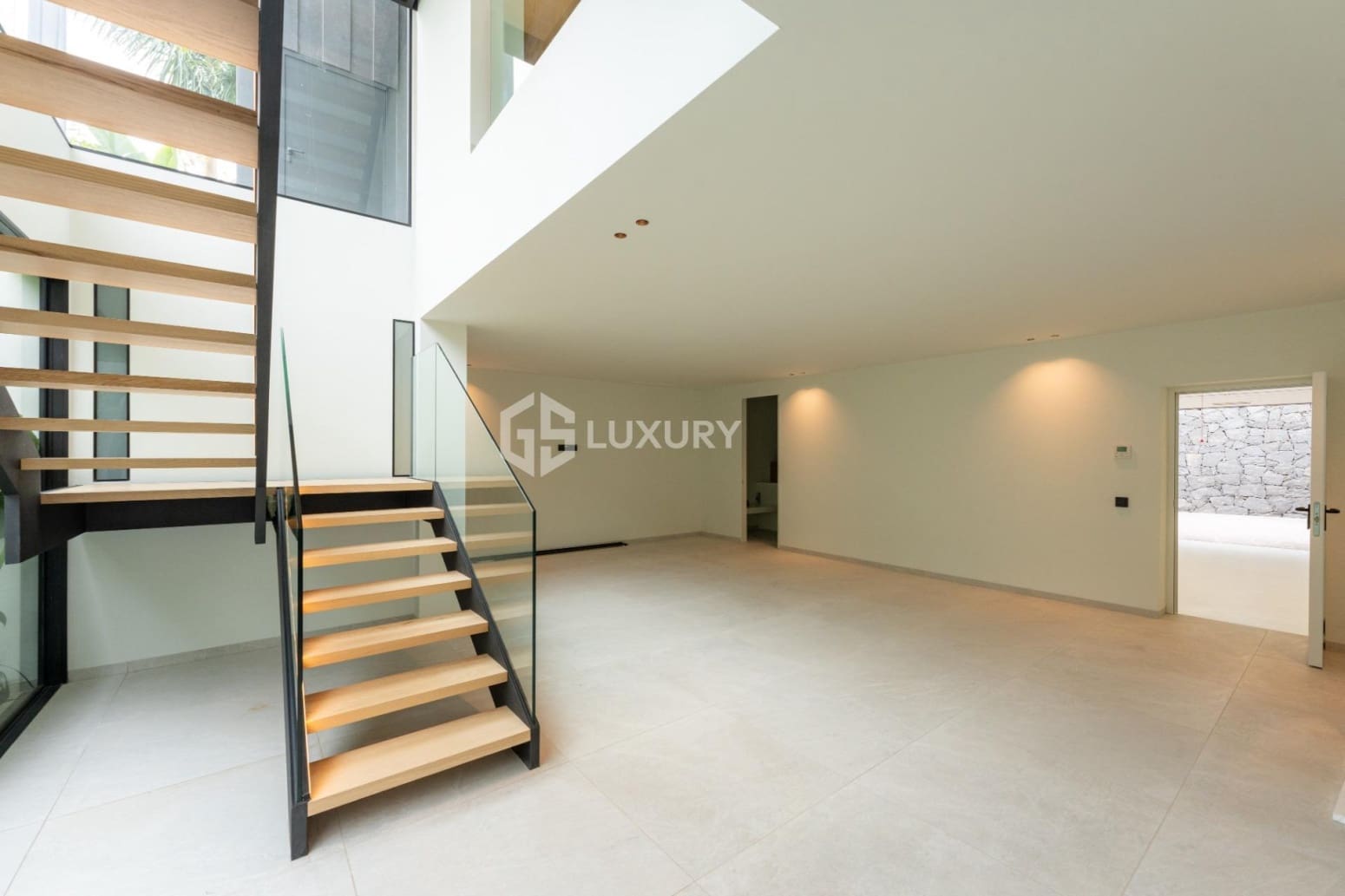 4 slaapkamer Villa te koop in Guia de Isora met garage - € 4.290.000 (Ref: 9730531)