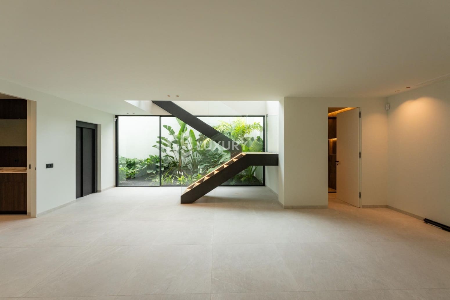 4 slaapkamer Villa te koop in Guia de Isora met garage - € 4.290.000 (Ref: 9730531)