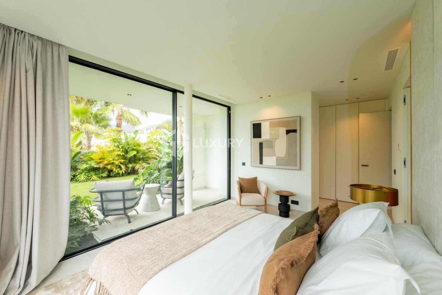 4 slaapkamer Villa te koop in Guia de Isora met garage - € 4.290.000 (Ref: 9730531)