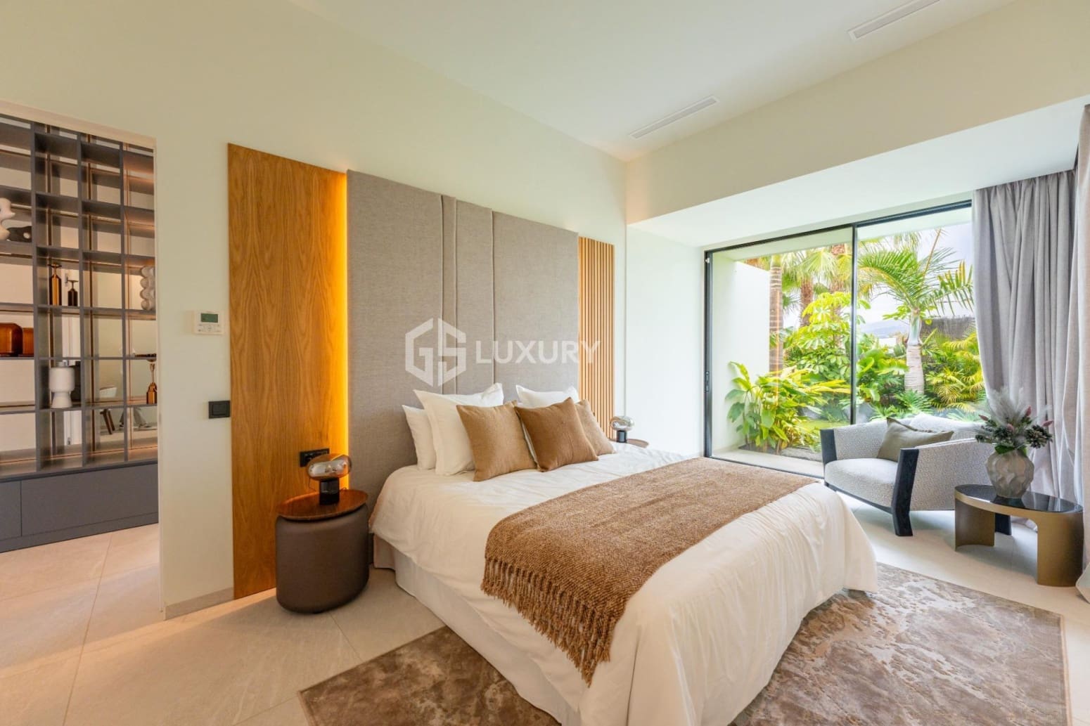 4 slaapkamer Villa te koop in Guia de Isora met garage - € 4.290.000 (Ref: 9730531)