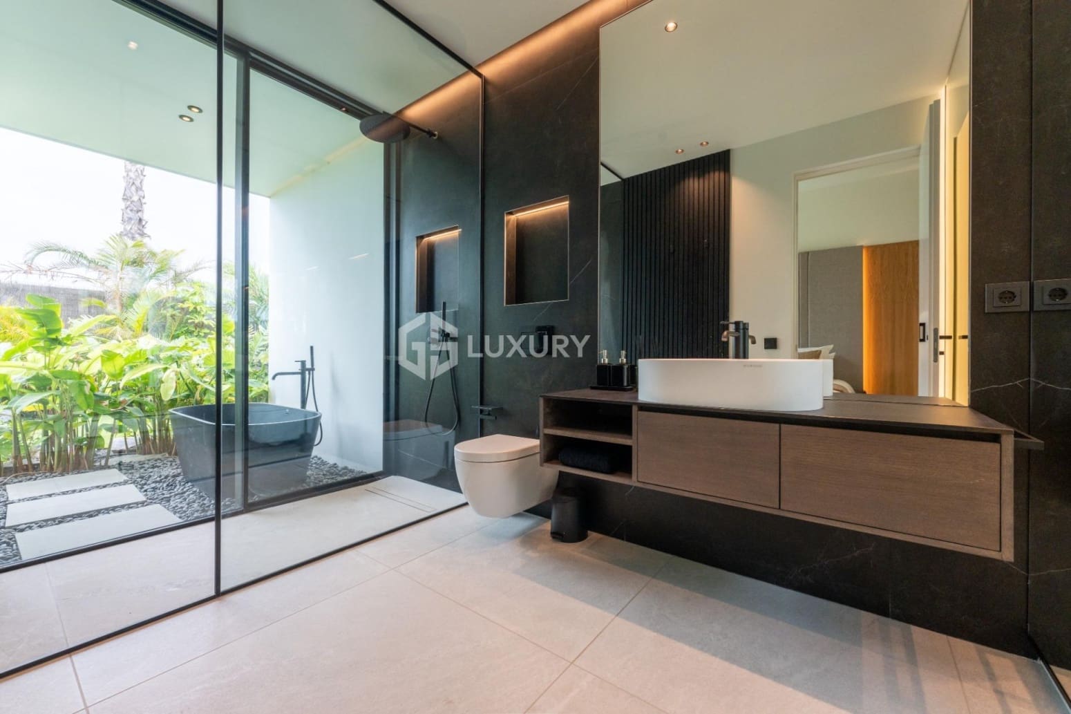 4 slaapkamer Villa te koop in Guia de Isora met garage - € 4.290.000 (Ref: 9730531)