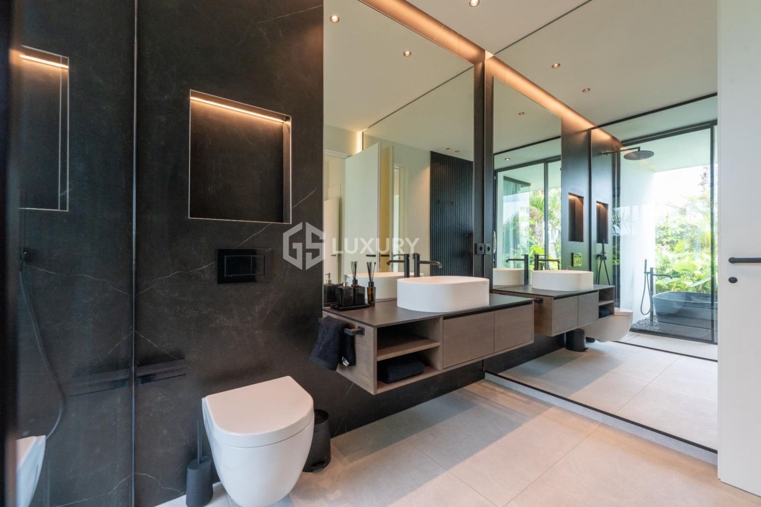 4 slaapkamer Villa te koop in Guia de Isora met garage - € 4.290.000 (Ref: 9730531)