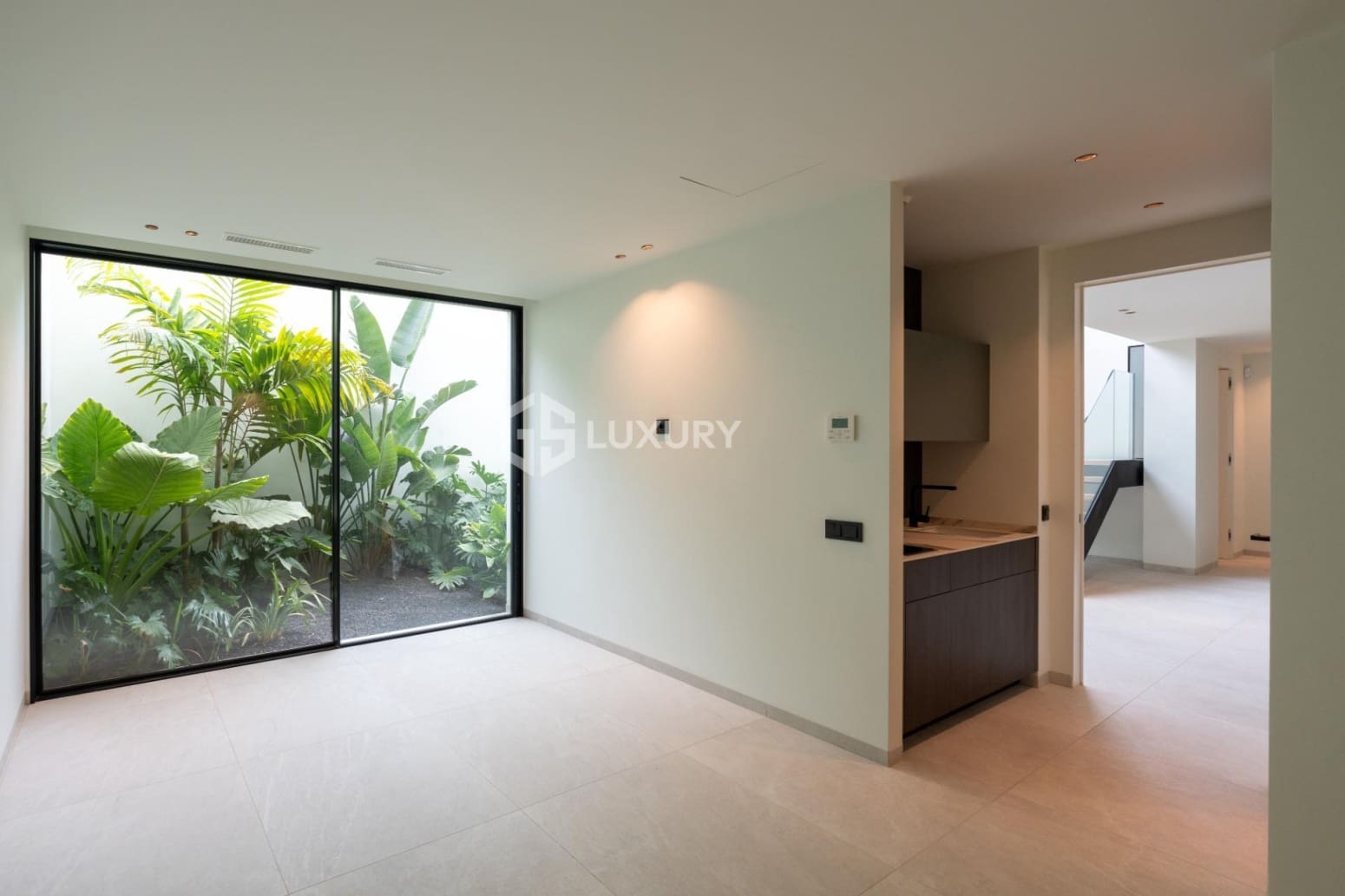 4 slaapkamer Villa te koop in Guia de Isora met garage - € 4.290.000 (Ref: 9730531)