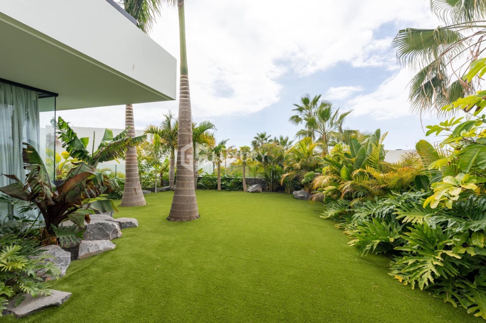 4 slaapkamer Villa te koop in Guia de Isora met garage - € 4.290.000 (Ref: 9730531)