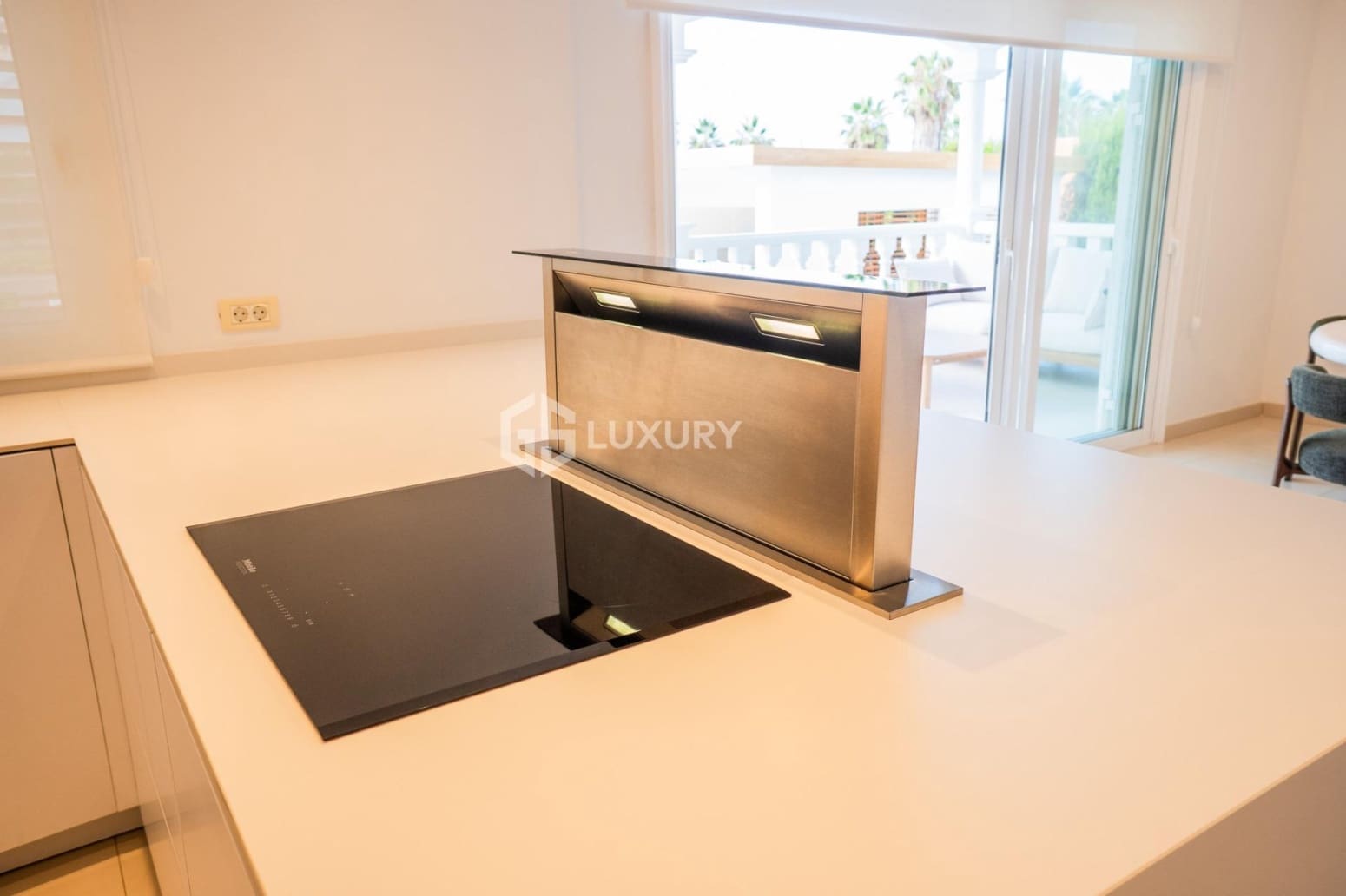 5 bedroom Villa for sale in Adeje with garage - € 3,300,000 (Ref: 9733666)