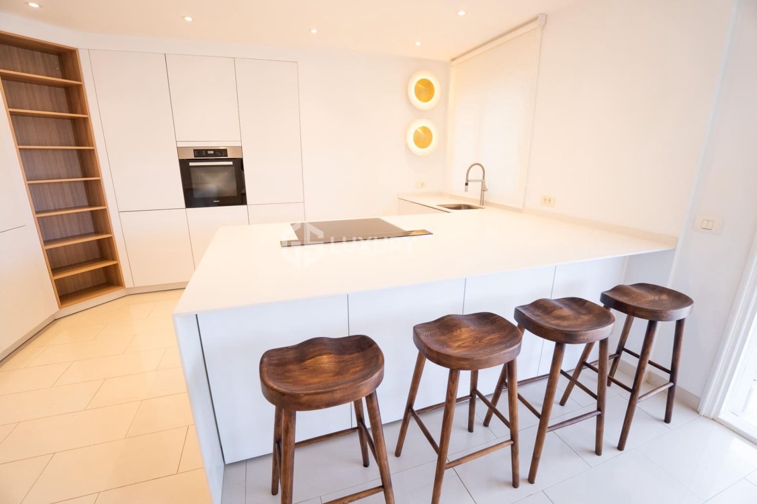 5 bedroom Villa for sale in Adeje with garage - € 3,300,000 (Ref: 9733666)