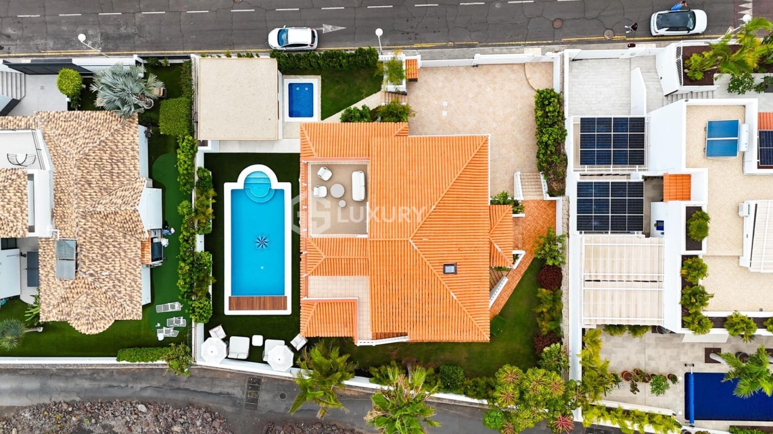 5 bedroom Villa for sale in Adeje with garage - € 3,300,000 (Ref: 9733666)