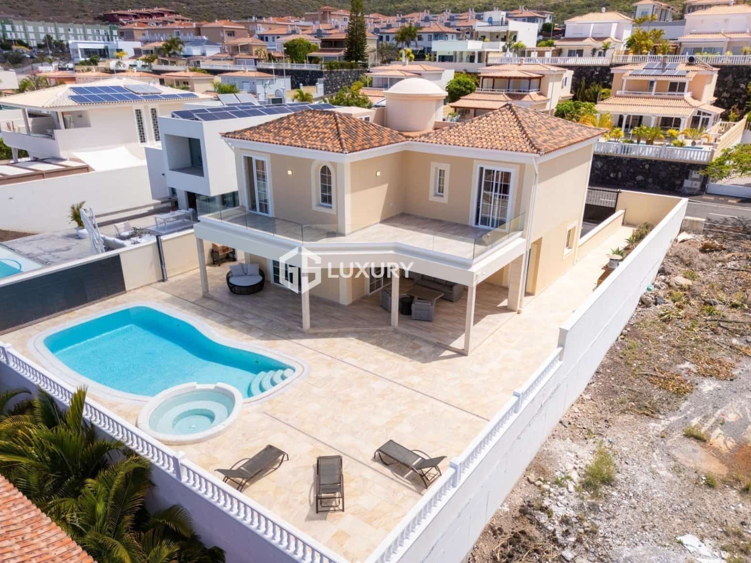 3 bedroom Villa for sale in Adeje with garage - € 1,600,000 (Ref: 9733668)