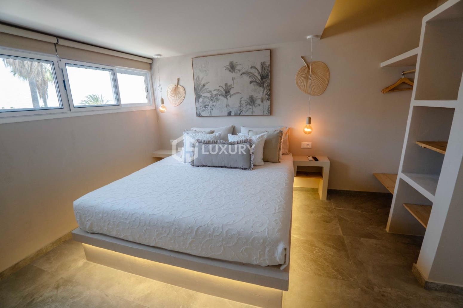 5 bedroom Villa for sale in Arona with garage - € 1,450,000 (Ref: 9734135)