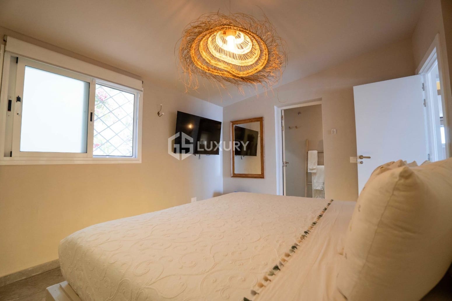 5 bedroom Villa for sale in Arona with garage - € 1,450,000 (Ref: 9734135)