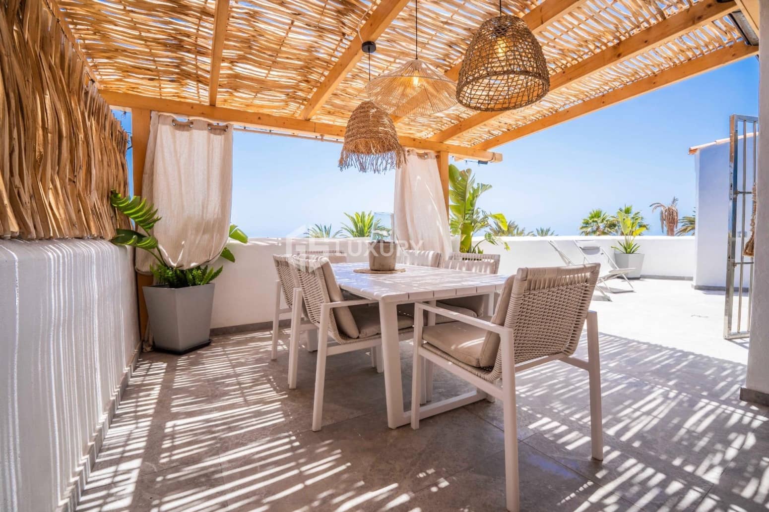 5 bedroom Villa for sale in Arona with garage - € 1,450,000 (Ref: 9734135)