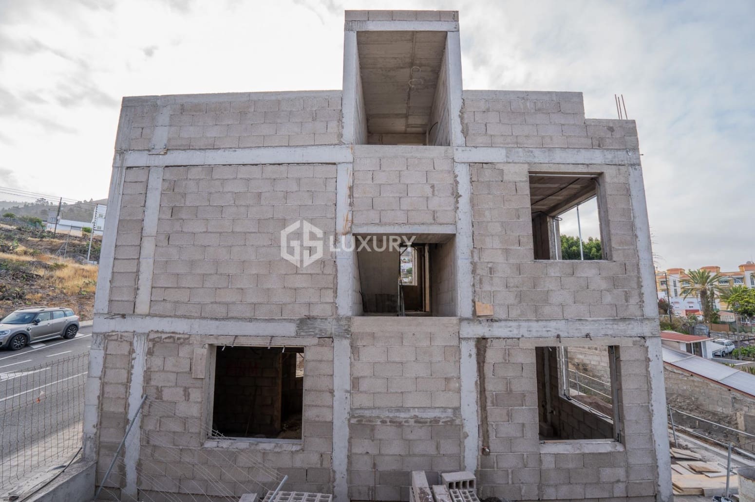 3 bedroom Villa for sale in Guia de Isora with garage - € 1,400,000 (Ref: 9734137)