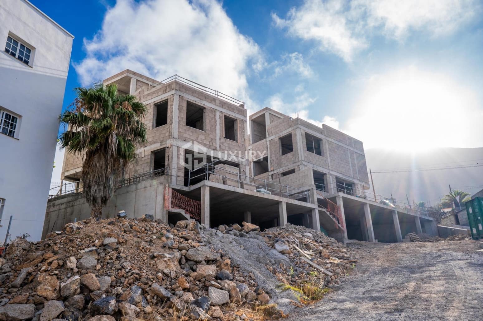 3 bedroom Villa for sale in Guia de Isora with garage - € 1,400,000 (Ref: 9734137)